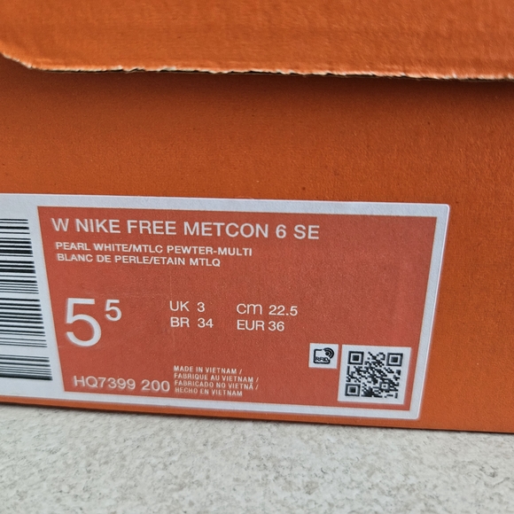 Nike Metcon 6 SE. Cream and Pink Sneakers. Size 5.5 - Picture 4 of 5